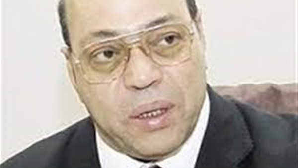 شاكر عبد الحميد