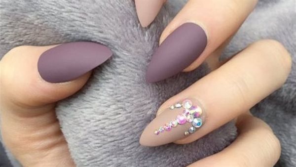 لون الأظافر