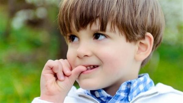  قضم الأظافر