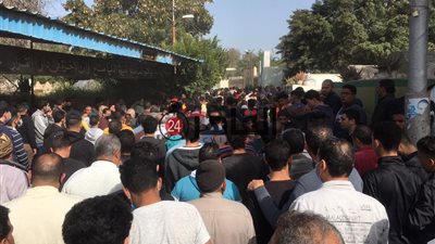 المئات يشيعون جثمان لاعب بلطيم (صور)