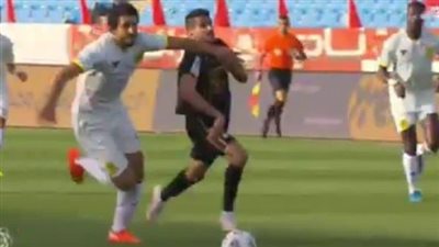 الاتحاد يتعادل مع الرائد في الشوط الأول.. وطرد أحمد حجازي
