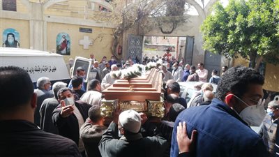 أهالي البحيرة يشيعون جثمان الفنان التشكيلي عادل نصيف (صور)