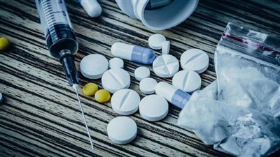 سقوط عاطل بحوزته كمية من الأقراص المخدرة في قنا