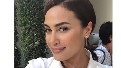 هند صبري: لم أخضع لعمليات تجميل نهائيًا.. وبحاول أتقبل خطوط وجهي