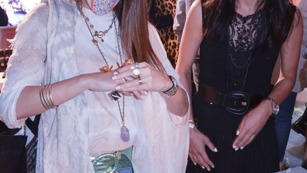 أمينة خليل تنظم معرض