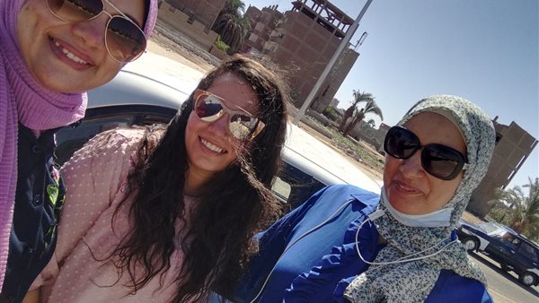 فاطمة تعلم الفتيات