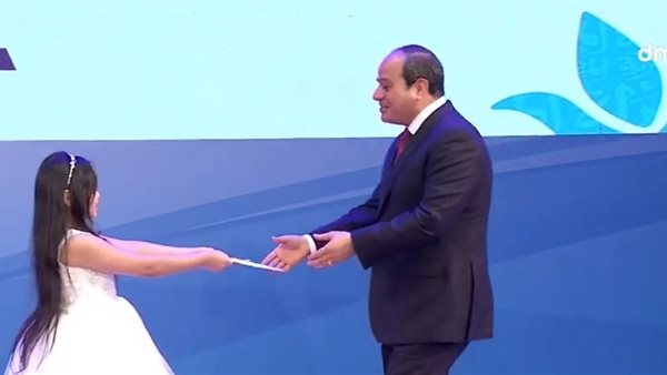 السيسي والطفلة مايا