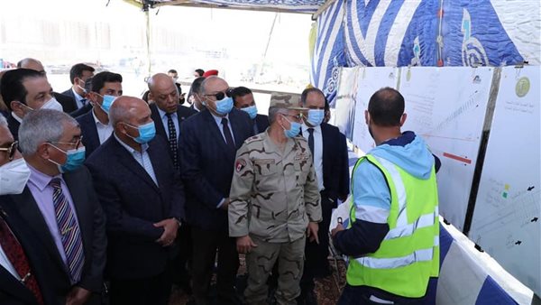 وزير النقل يستمع