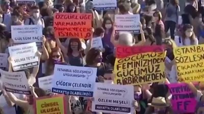 مظاهرات نسائية اعتراضًا على انسحاب أردوغان من اتفاقية العنف ضد المرأة