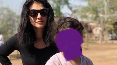 بسمة في عيد الأم تخفي وجه ابنتها: 