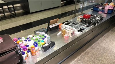 ضبط 3 محاولات تهرب جمركي لهواتف محمولة وأدوية ومستلزمات طبية