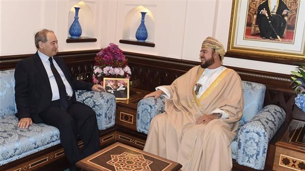 أسعد بن طارق يستقبل