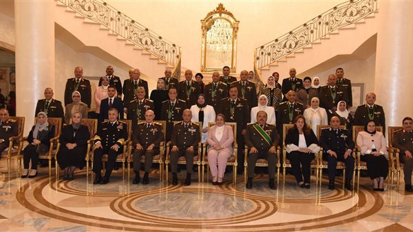 تكريم القادة المحالين