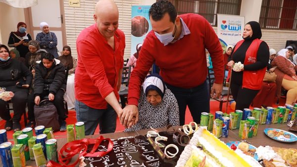 Miss Elegant  تحتفل