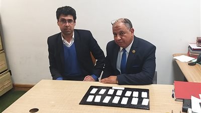 جمارك مطار برج العرب تضبط تهريب عدد من الأقراص المخدرة