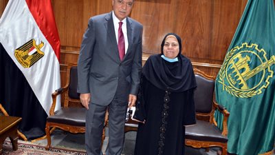 محافظ القليوبية يستقبل الأم المثالية الحاصلة على المركز الثالث على مستوى الجمهورية (صور) 