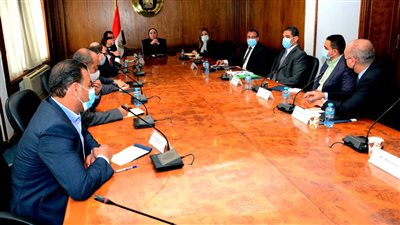 وزيرة التجارة تناقش تطوير المراكز التكنولوجية وتعزيز دورها لخدمة القطاع الصناعي
