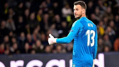 برشلونة يحدد سعر نيتو بعد اهتمام إيفرتون