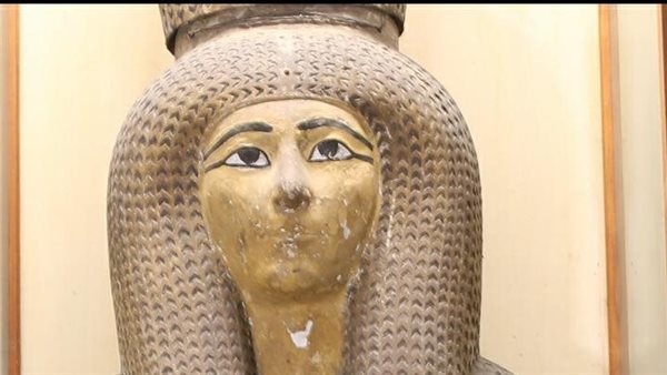 الملكة أحمس نفرتاري