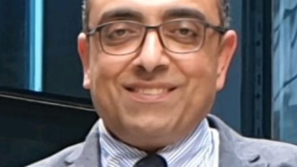 الدكتور هشام فاروق