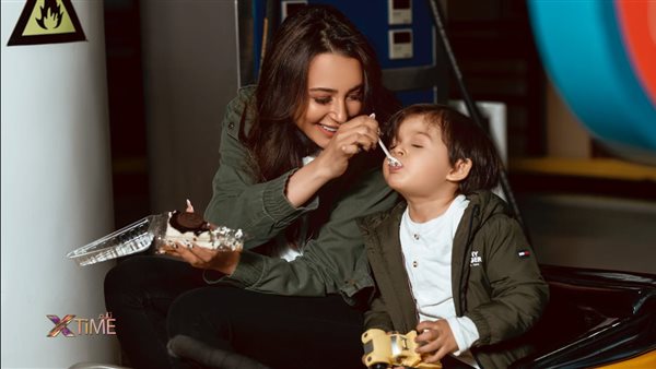 ساندي وابنها راين