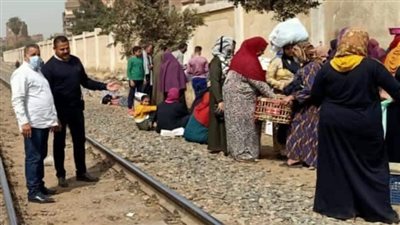 لتيسير حركة المواطنين.. إزالة إشغالات سوق الاثنين بقليوب (صور) 