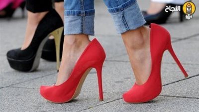 يسبب الدوالي وتلف الركبة.. أضرار لبس الكعب العالي