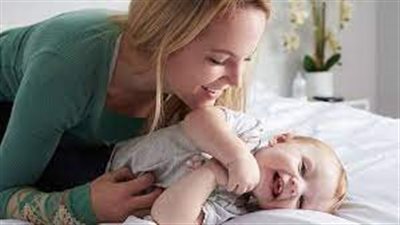 رعاية الصغار والضحك.. عادات تؤدي إلى إطالة العمر