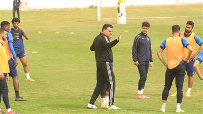 إيهاب جلال يعقد جلسات فردية مع لاعبي الإسماعيلي قبل مواجهة أسوان وديًا 
