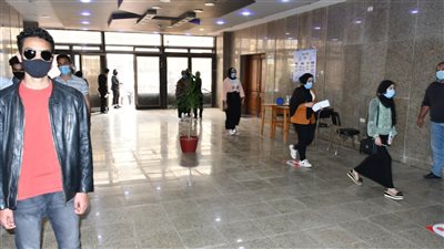 1334 طالبًا وطالبة يؤدون الاختبارات الإلكترونية على مدار يومين بجامعة قناة السويس