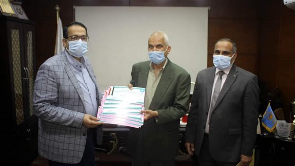 تكريم الطلاب الفائزين