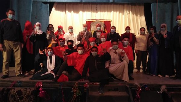 جانب من العرض المسرحي