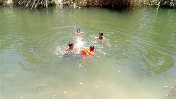  الاستحمام بالترع