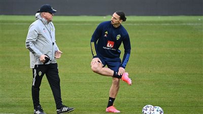 إبراهيموفيتش يظهر للمرة الأولى مع منتخب بلاده بعد 4 أعوام