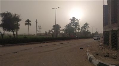 رياح محملة بالأتربة تضرب محافظة الأقصر (صور)