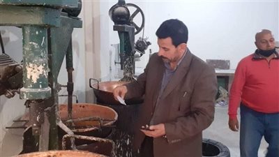 ضبط مصنع حلويات دون ترخيص ويستخدم مواد مجهولة المصدر بسوهاج