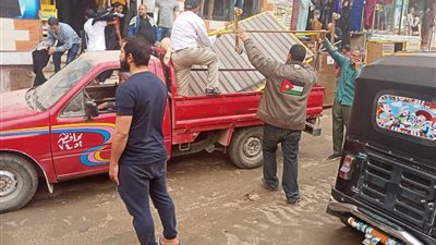 لتيسير الحركة المرورية.. إزالة الإشغالات والأكشاك المخالفة بميدان المحطة بشبين القناطر(صور) 