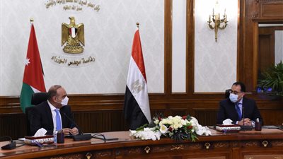 رئيسا وزراء مصر والأردن يشهدان التوقيع على 7 وثائق لتعزيز التعاون المشترك بين البلدين