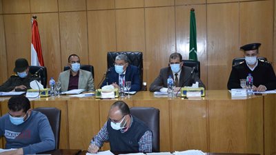 محافظ المنيا يتابع تنفيذ مبادرة 