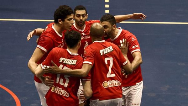 أحمد صلاح مع لاعبي