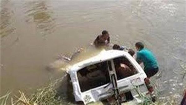 انتشال سيارة من ترعة