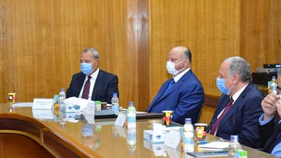 وزيرا التنمية وقطاع الأعمال يناقشان مع 4 محافظين الأماكن المقترحة لمحطات شحن السيارات الكهربائية