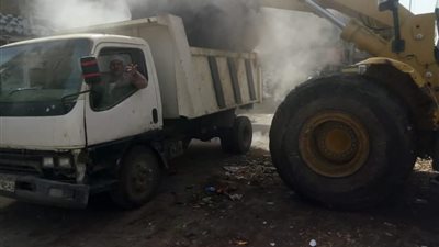 رفع 108 أطنان قمامة بشوارع حي غرب شبرا الخيمة اليوم (صور)