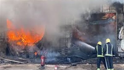 حريق يلتهم مخزن مواسير بلاستيكية في سوهاج