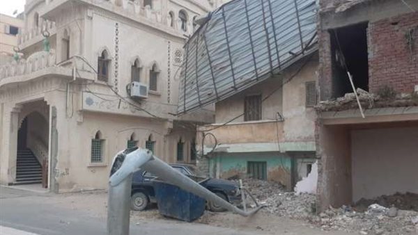 انهيار سقف وشرفة