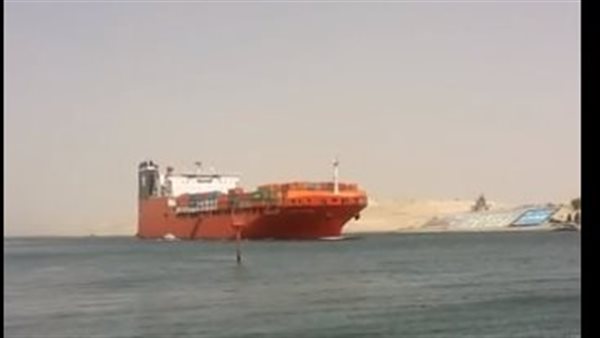 عبور أول سفينة 