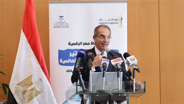 عمرو طلعت وزير الاتصالات