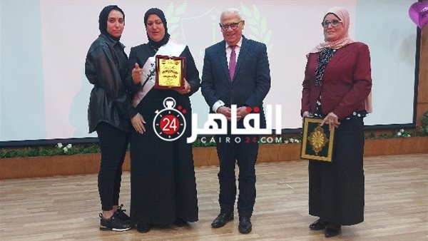 تكريم أم الشهيد محمود