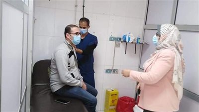 مدير مستشفى بنها الجامعي: 110 طبيبًا تلقّوا لقاح كورونا حتى الآن (صور) 