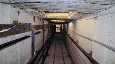 حادث مأساوي.. سقوط رضيع في بئر الأسانسير من بين يدي أمه بالجيزة